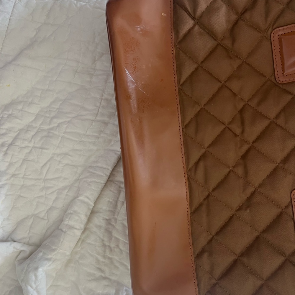 Burberry Quilted Grange Tote Large - Picture 5 of 8